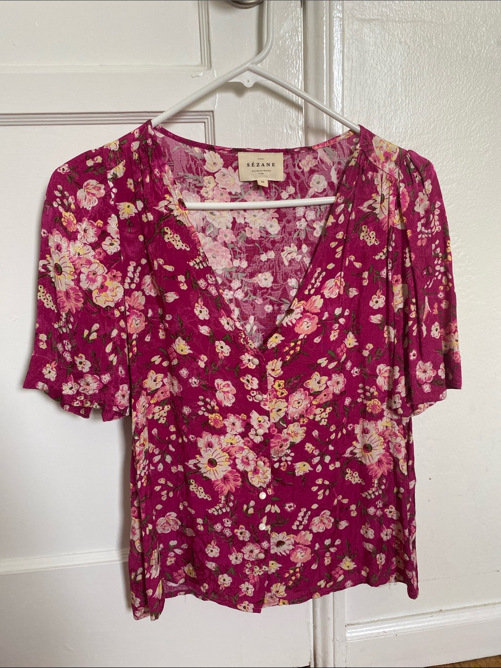 Sézane Floral V-Neck Short Sleeve Top — Fuschia